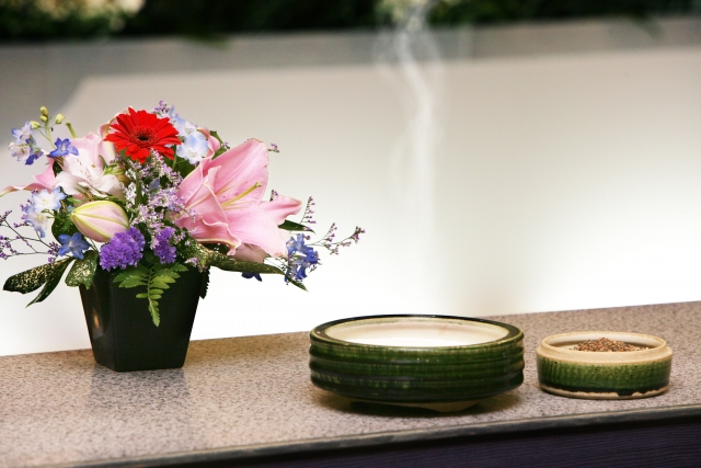 葬儀に誰を呼ぶべきか